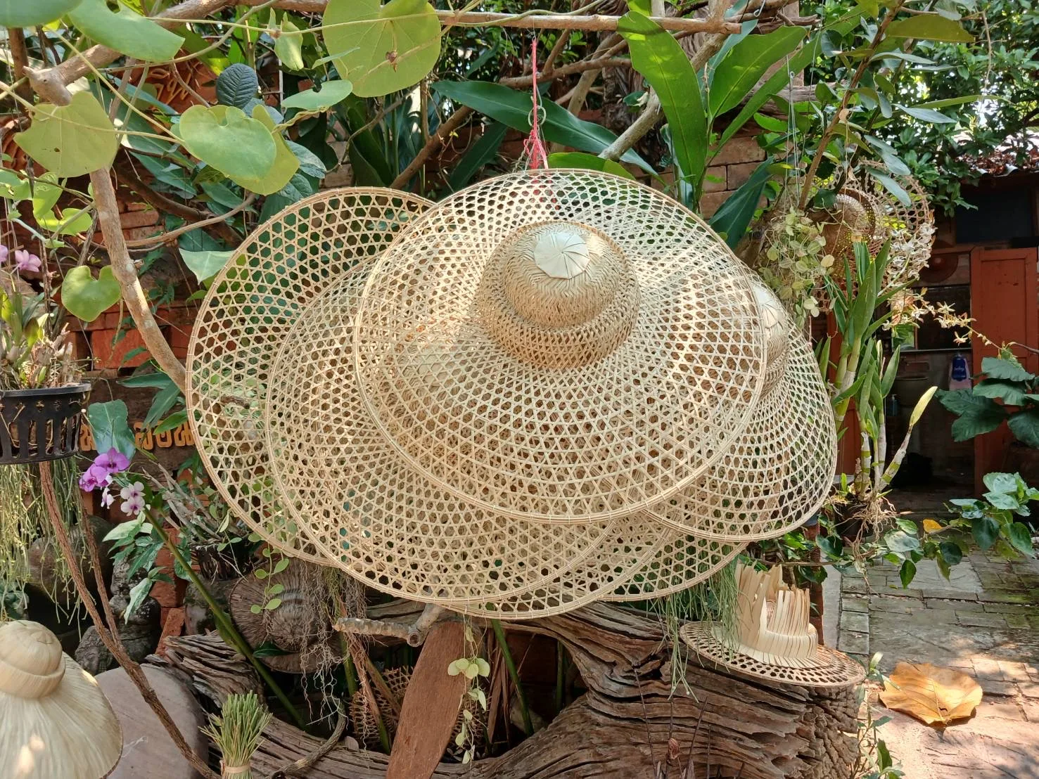 Sombrero khub lorn tradicional de Phrae elaborado con bambú